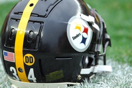 Pittsburgh, PA, USA. 7th Dec, 2020. Chase Young #99 helmet has the Black  Lives Matter written on the back of it during the Pittsburgh Steelers vs  The Washington Football Team game at