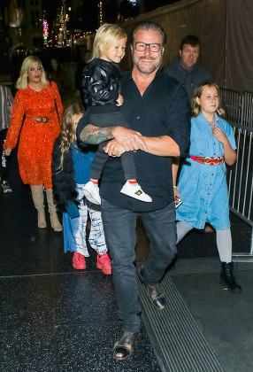 Tori Spelling and Dean McDermott out and about, Los Angeles, USA - 09 Dec 2019