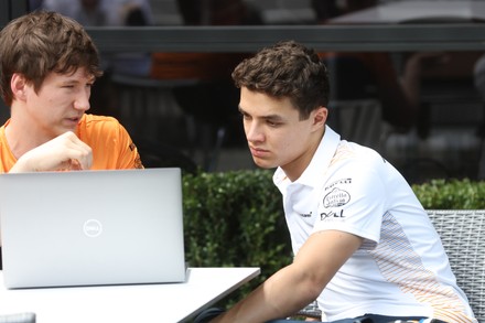 Lando Norris Mclaren F1 Team Chats Foto de stock de contenido editorial -  Imagen de stock