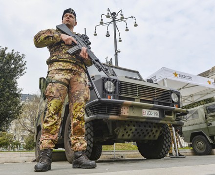 Soldiers Italian Army Patrol Around Piazza Editorial Stock Photo