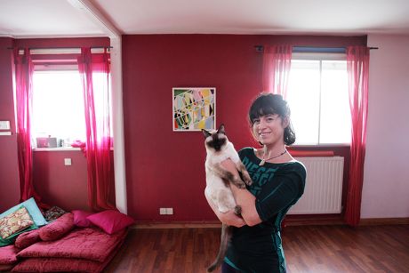 Yoga Teacher Jana Appleyard In Her East London Flat Where A Print By Artist Sarah Morris And Loaned By The Whitechaple Gallery Takes Centre Place. If You Live In An East End Tower Block Then Becoming The Next Charles Saatchi May Seem A Little Unlikel