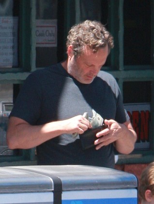 Exclusive - Vince Vaughn out and about, Los Angeles, USA - 24 Apr 2020
