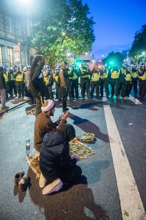 Police Riot Clothing Kettle Protestors Outside Editorial Stock Photo ...