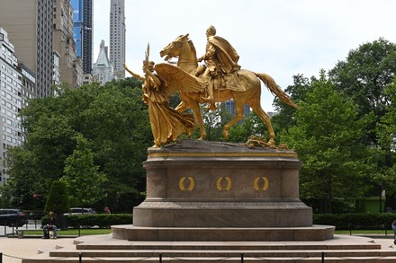 New York's iconic statues, USA - 15 Jun 2020