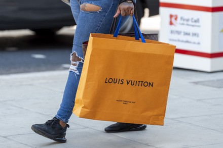 CONSUMERS with LOUIS VUITTON SHOPPING BAG Editorial Stock Image