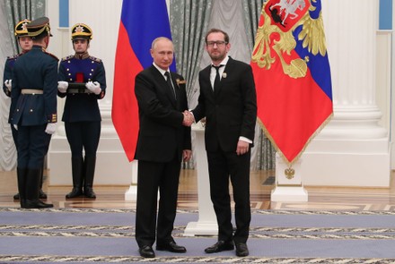 Russian President Vladimir Putin (C) shakes hands with Konstantin Khabensky (R), actor, film director and charity founder, during a ceremony to present Russian National Awards for outstanding achievements in science and technology, literature and the arts, humanitarian activity, charity work and human rights at the Kremlin in Moscow, Russia, 24 June 2020.