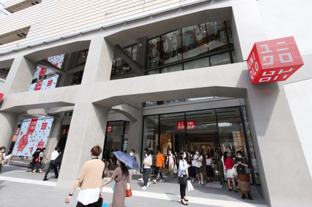 herzog  de meuron turns tokyo department store into flagship UNIQLO branch