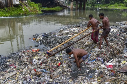 VOLUNTEER CLEANS RIVERBANK SURROUNDING CANAL BEFORE Editorial 