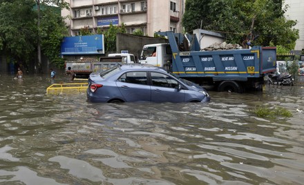 250 Car stuck in water Stock Pictures, Editorial Images and Stock ...