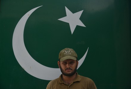 Pakistani people purchasing national flags, Lahore, Punjab, Pakistan ...