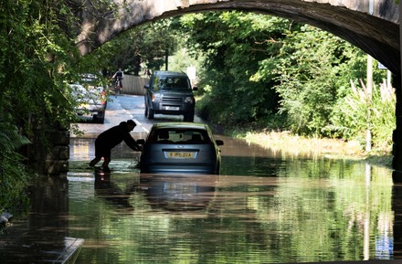 250 Car stuck in water Stock Pictures, Editorial Images and Stock ...