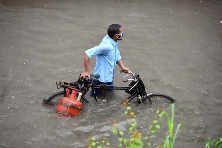 __COUNT__ Heavy Rain In Morning Caused Waterlogging In Delhi NCR, New ...