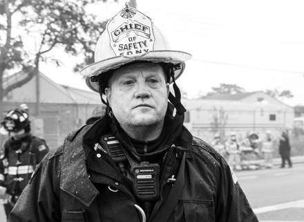 Fdny Chief Safety Mike Meyers Seen - Foto de stock de contenido ...