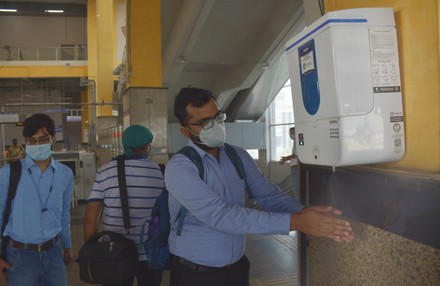 Passenger Sanitizes His Hand Shaheed Sthal Editorial Stock Photo ...