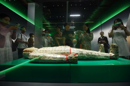 Cross-border art exhibition "Forever how far" opened in Hangzhou, national treasure western Han Dynasty jin Lu Jade clothing into the focus, Hhangzhou, China - 12 Sep 2020