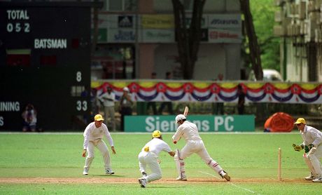 ***16th Commonwealth Games In Kuala Lumpur 1998***commonwealth Games Kl. Australia Beat Canada At Cricket Wooldridge Special Australias Darren Lehman Dives Forward To Catch Munseb Diwan Canada And Makes Them 52 For 9 In Empty Stadium