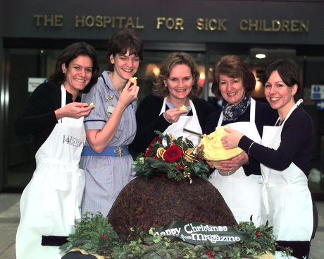 12.5 Lbs Christmas Pudding Presented To Great Ormond Street Hospital For Sick Children By Sainsbury's Magazine. With Nurse Vicky Pickering Are The Cooks From Sainsbury's L-r Annabel Elliott Sarah Randell Mary Cox & Helen Benfield