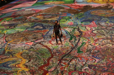 A British artist draws his largest painting for charity purpose in Dubai, United Arab Emirates - 01 Oct 2020