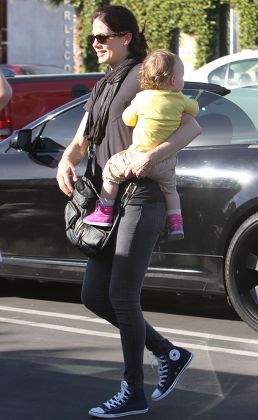 Michelle Monaghan and family having lunch at Fred Segal in Santa Monica, California, America - 14 Jan 2010