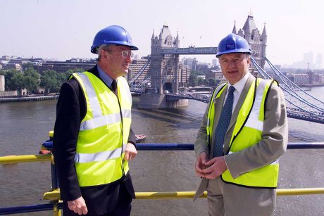 1 Mps mayor hard hat helmet tower bridge river thames topping out