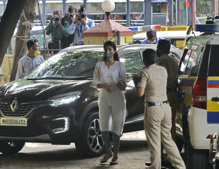 Bollywood Actor Rhea Chakraborty Arrives At Santacruz Police Station For Attendance, Mumbai, MUM, India - 08 Oct 2020