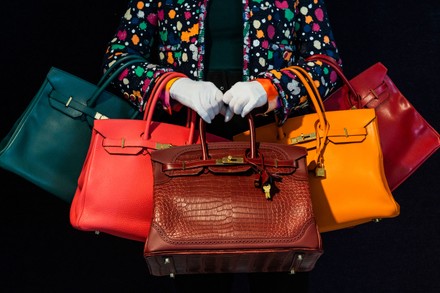 28 Designer handbags and fashionsale Stock Pictures Editorial