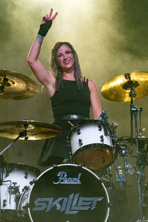 Jen Ledger Skillet Perform Concert Part - Foto de stock de contenido  editorial: imagen de stock | Shutterstock