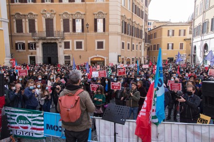 Protest of Entertainment Workers in Rome, Roma, RM, Italy - 30 Oct 2020