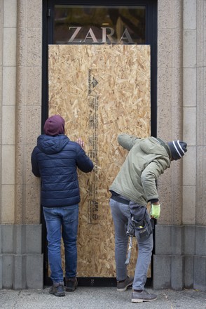 Construction Crews Board Richard Mille Store Editorial Stock Photo