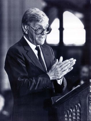 Michael Parkinson Speaks At Russell Harty Memorial Service -blackbrow Cathedral....television Presenter Michael Parkinson (1980 -1989) 1987