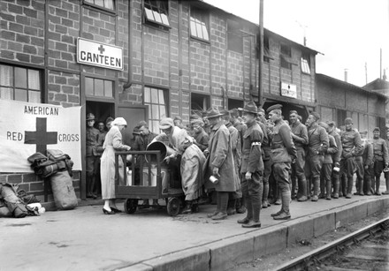11 Soldiers drink coffee Stock Pictures, Editorial Images and Stock ...