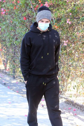 Gregg Sulkin out and about, Los Angeles, USA - 12 Nov 2020