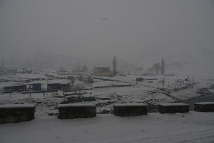 Mesmerizing view of the heavy snow fall, Lahore, Punjab, Pakistan - 14 ...