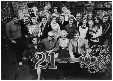 Television Programme : Coronation Street (1981) (back Row L-r) Bet Lynch (julie Goodyear) Fred Gee (fred Feast) Betty Turpin (betty Driver) Eunice Gee (meg Johnson) And Alf Roberts (bryan Mosley). (middle Row L-r) Eddie Yeats (geoffrey Hughes) Stan O