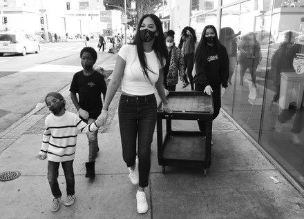 Kimora Lee Simmons and her 5 children hand out Thanksgiving meals to the homeless, Los Angeles, USA - 24 Nov 2020