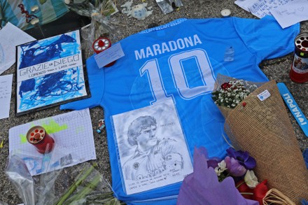 tributes mourning over death diego maradona Stock Photos (Exclusive ...