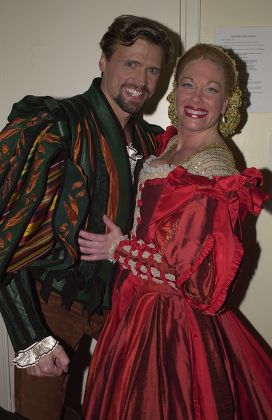 Stars Of The Musical Kiss Me Kate Marin Mazzie And Brent Barrett.