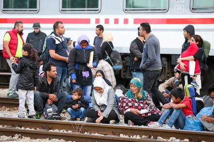 LARGE GROUP SYRIAN REFUGEES SITTING ON Editorial Stock Photo - Stock ...