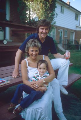 CLIFF THORBURN AT HOME WITH HIS FAMILY, TORONTO, CANADA - 1985