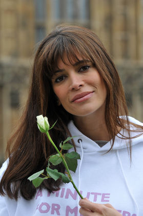 3,000 white roses in memory of mothers and babies who will lose their lives this weekend, London, Britain - 12 Mar 2010