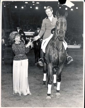 David Broome - 1976 Mrs Pat Harmsworth Present The Daily Mail Gold Cup. Former World Champion David Broome Won The Daily Mail Gold Cup For The Third Time At Wembley's Royal International Horse Show And Was Hailed As A Hero By His Rivals. It Was A Ni