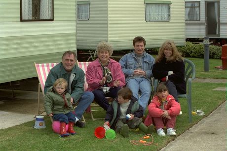 Coronation Street Cast Members Liz Dawn (elizabeth Dawn) Bill Tarmey (william Tarmey) Darryl Edwards Sean Wilson And Helen Worth Pictured At Talacre Beach North Wales Where They Are On Location Filming Episodes Of The Soap Opera.