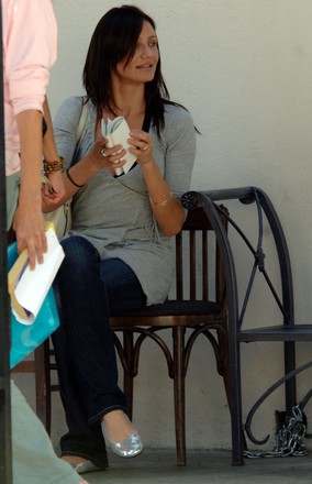 EXCLUSIVE: Cameron Diaz with sweat stains meets friends for lunch in Beverly Hills, Ca, California, USA - 26 Oct 2006