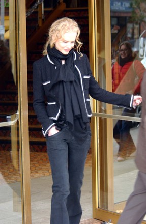 EXCLUSIVE: Nicole Kidman catches an afternoon showing of Closer in Westwood, Ca, California, USA - 07 Dec 2004