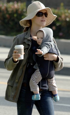 Keri Russell with her son River on a morning walk in Sant Monica, Ca, Santa Monica, California, USA - 11 Feb 2008