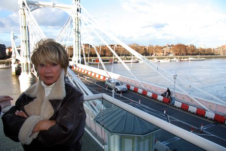 Elaine Page Singer Who Is Annoyed At All The Plastic Bollards On Albert Bridge.