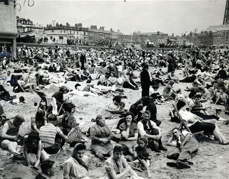 4 Sunbathing world war ii two 2 ww2 Stock Pictures, Editorial Images ...