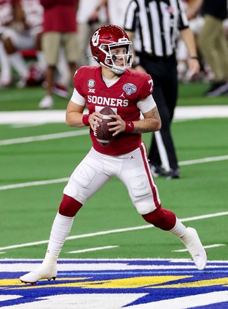 Arlington, Texas, USA. 30th Dec, 2020. Florida Gators quarterback