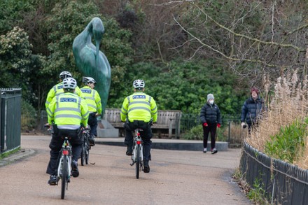 Police keep up patrols in Hyde Park in London as Home Secretary warned that there will be tougher enforcement of covid-19 rules, London, UK - 19 Jan 2021