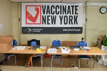 Governor Andrew Cuomo visits vaccination centre, William Reid Apartments, New York, USA - 23 Jan 2021